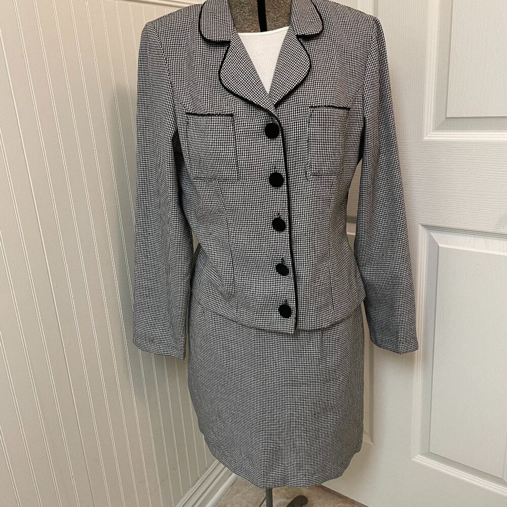 ALL THAT JAZZ HOUNDSTOOTH BLACK AND WHITE TWO PIECE VTG SUIT, JUNIOR SIZE 13/14.